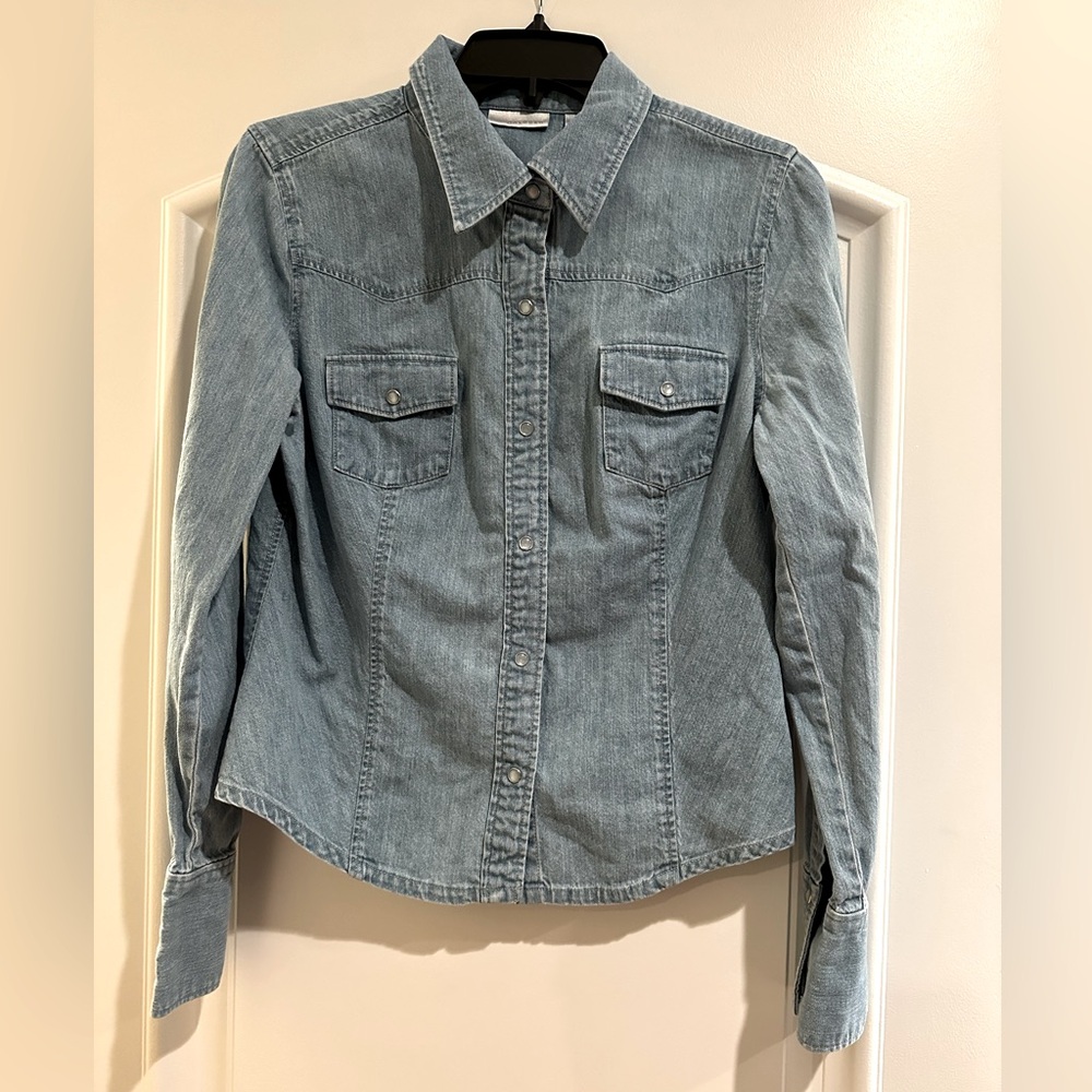 Halogen Women’s Denim Snap up Collared Shirt Size Medium with Pearlized Snaps